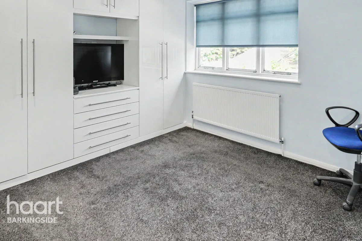 Basildon Avenue, Clayhall, IG5, photo 14