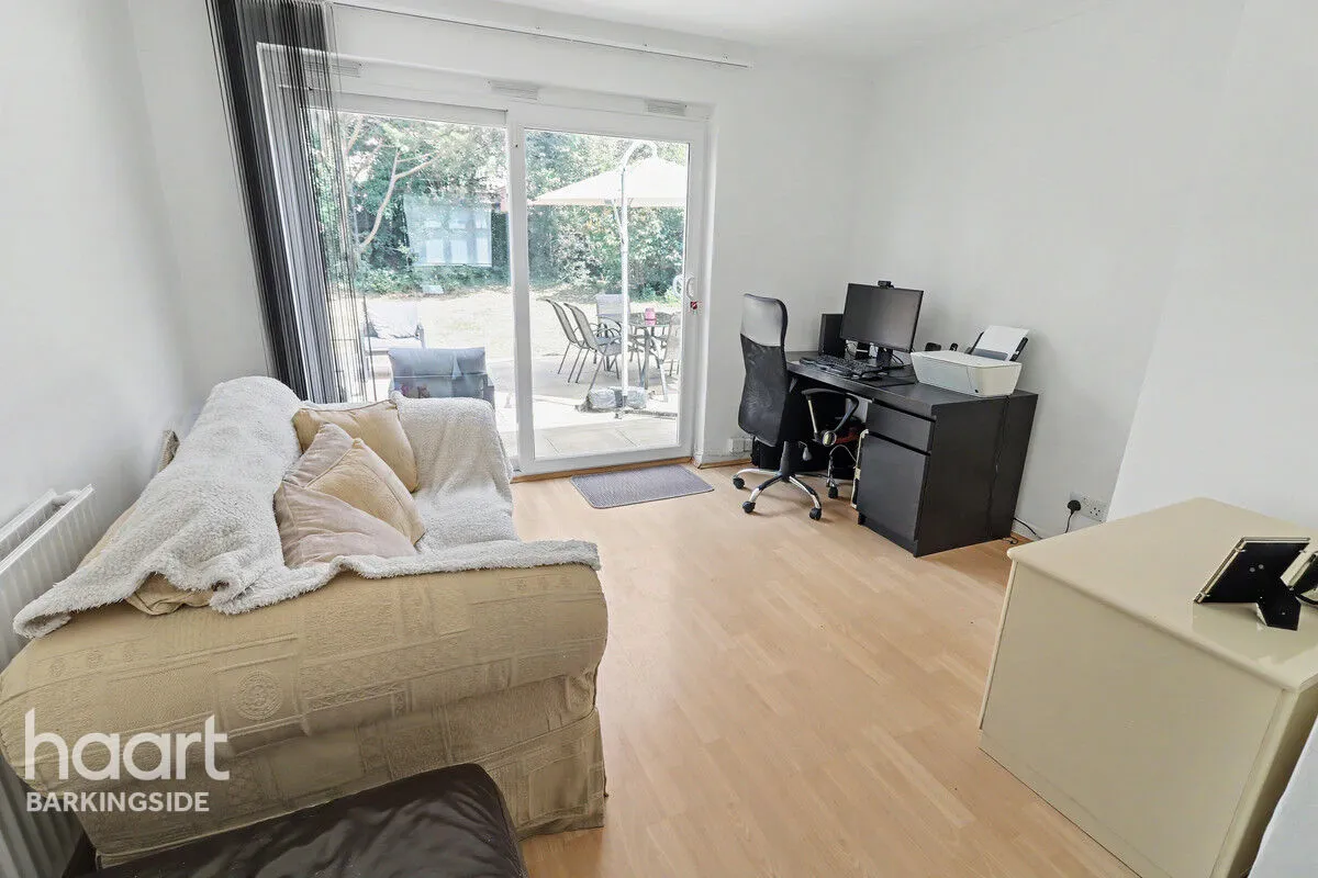Basildon Avenue, Clayhall, IG5, photo 9