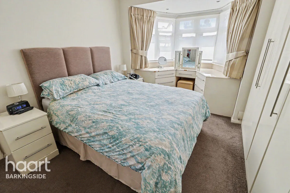 Basildon Avenue, Clayhall, IG5, photo 13