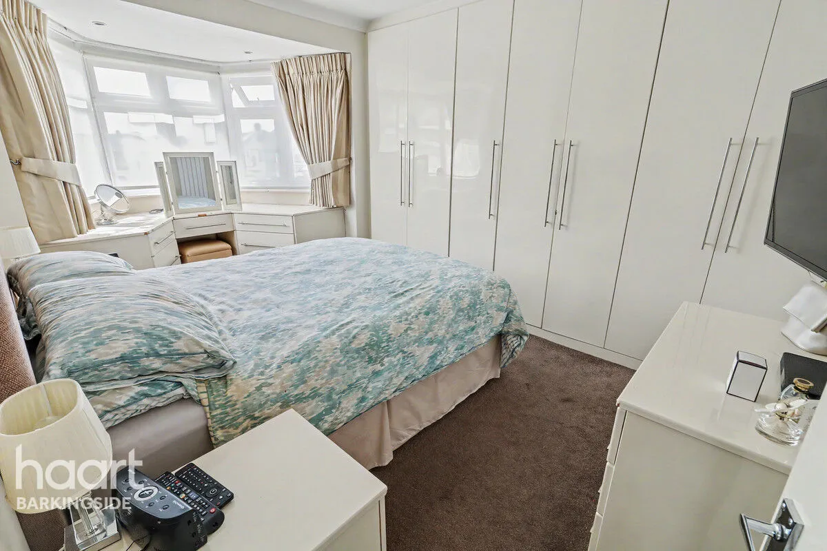 Basildon Avenue, Clayhall, IG5, photo 12