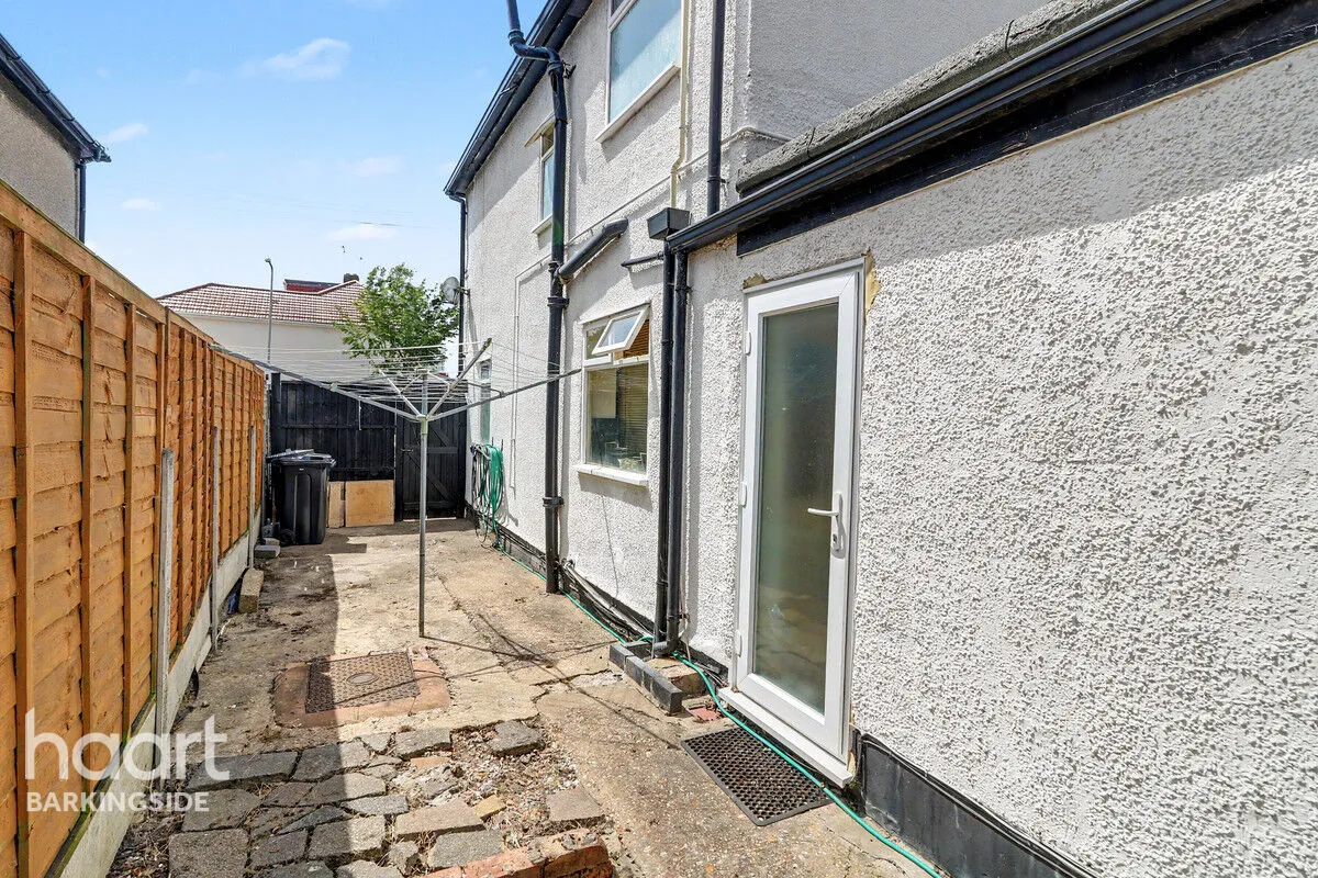 Basildon Avenue, Clayhall, IG5, photo 23