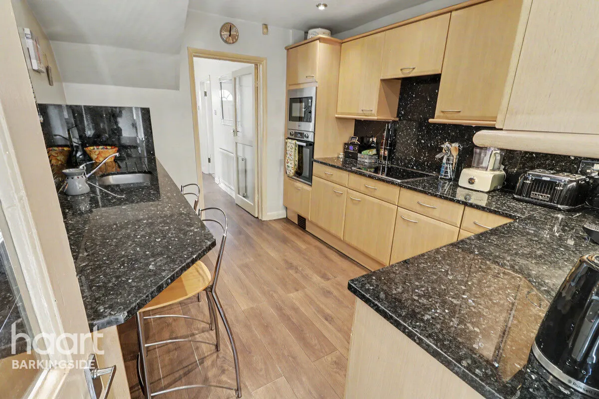 Basildon Avenue, Clayhall, IG5, photo 11