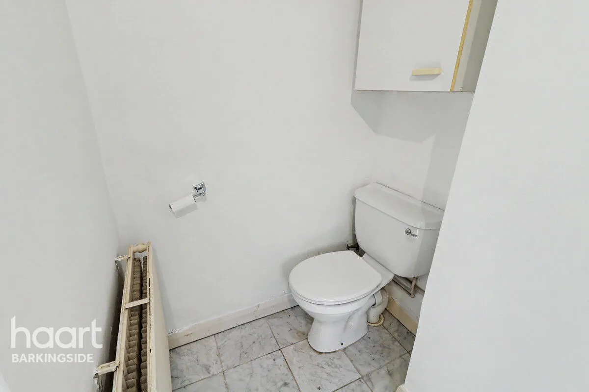 Basildon Avenue, Clayhall, IG5, photo 18