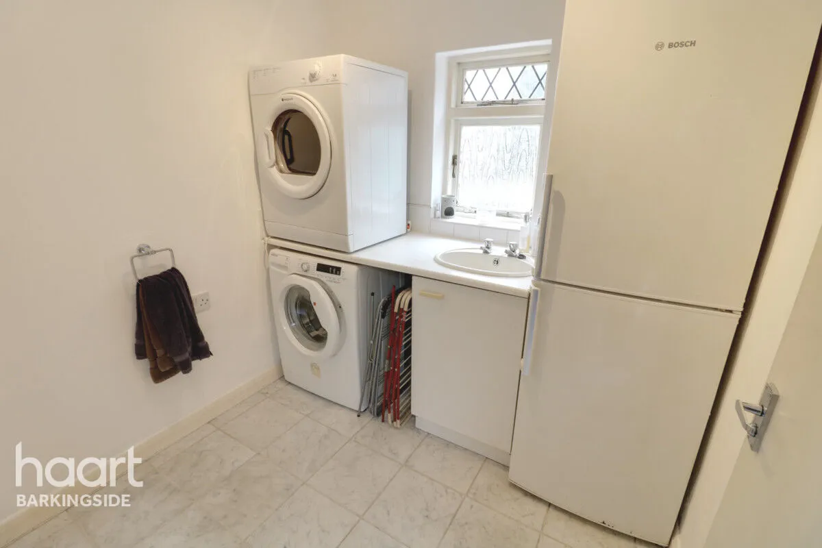 Basildon Avenue, Clayhall, IG5, photo 17
