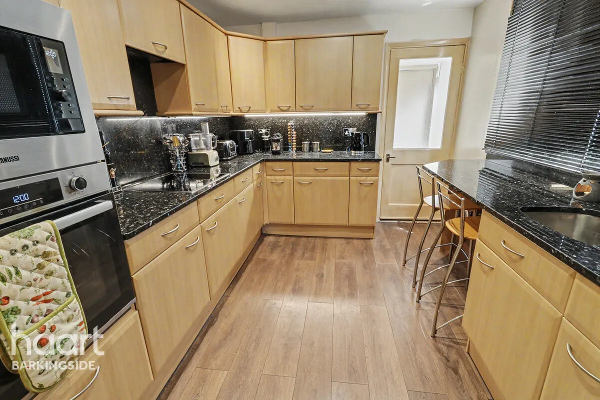 Basildon Avenue, Clayhall, IG5, photo 10