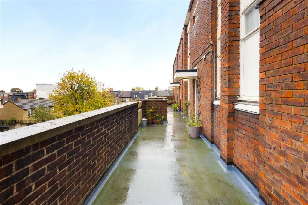 Priory Court, E9, photo 9