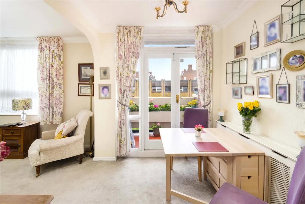 Priory Court, E9, photo 6