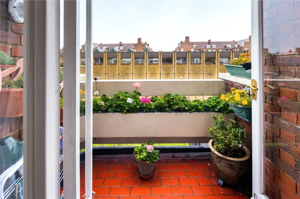 Priory Court, E9, photo 8