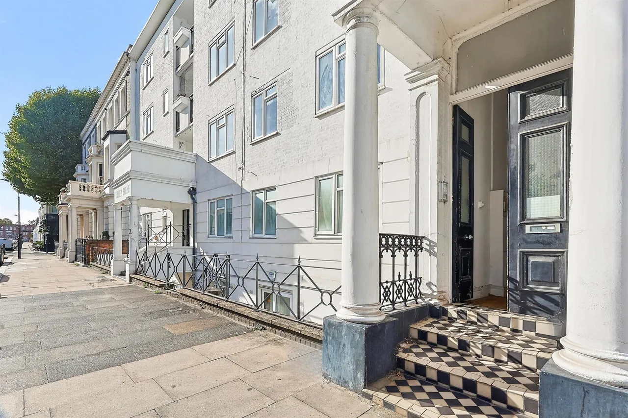 1 bed flat for sale, Comeragh Road, London, W14