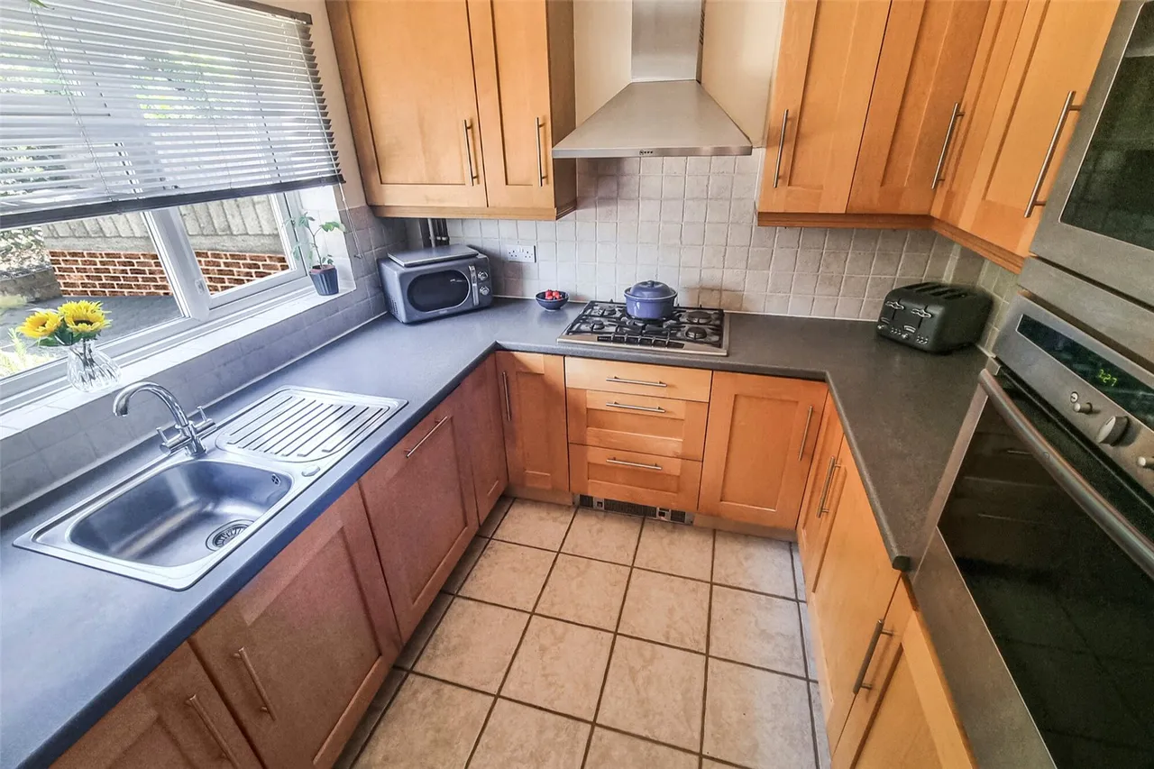 Cross Road, Ash Vale, Guildford, Surrey, GU12 5BQ, photo 6