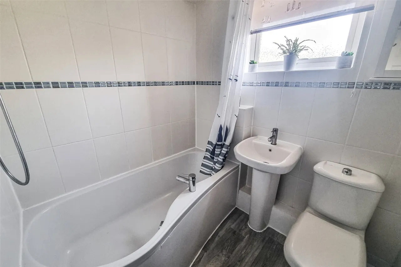 Cross Road, Ash Vale, Guildford, Surrey, GU12 5BQ, photo 15