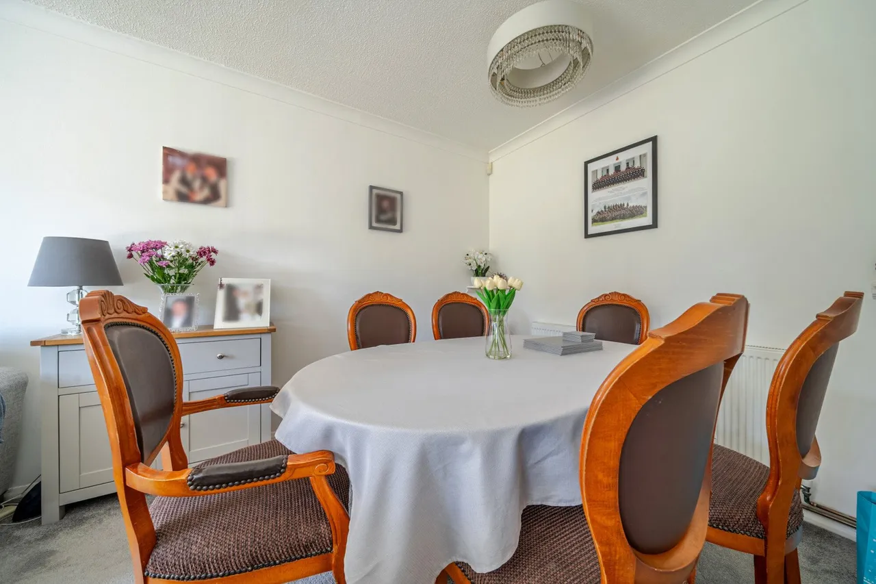 Myrtle Close, DA8, photo 16