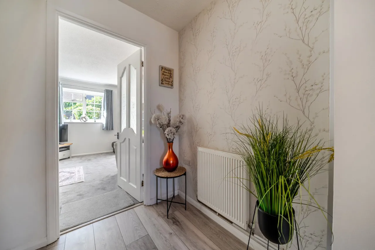 Myrtle Close, DA8, photo 9
