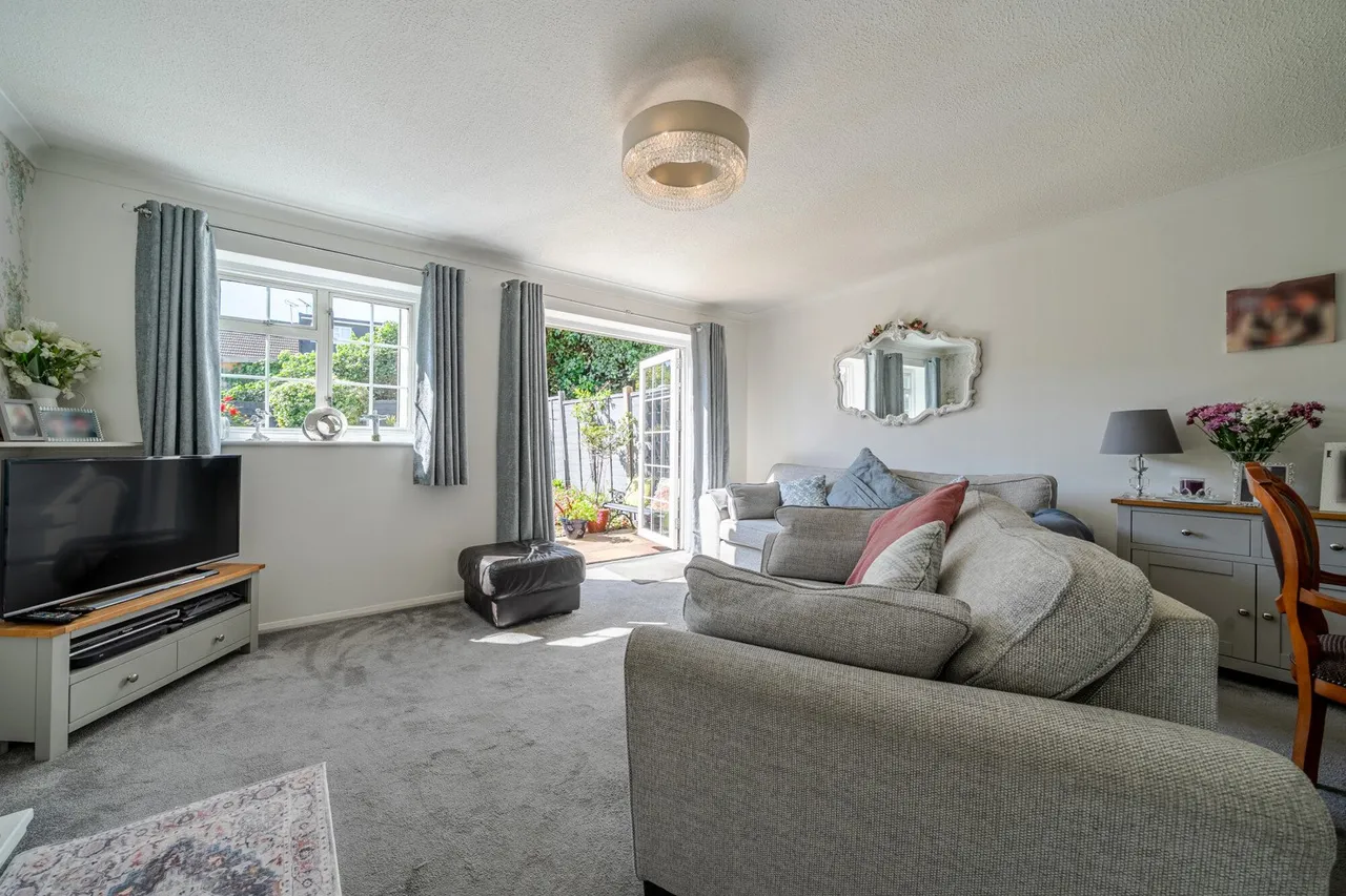 Myrtle Close, DA8, photo 10