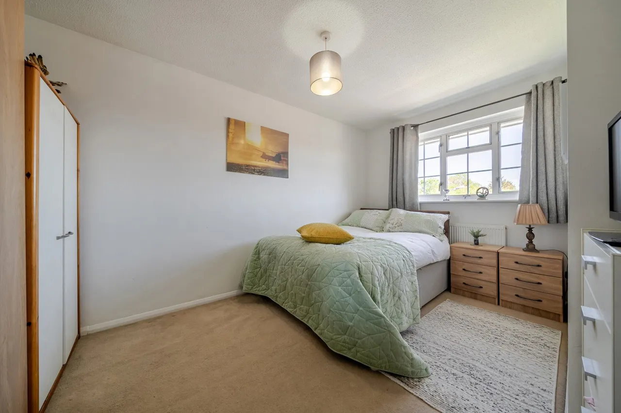 Myrtle Close, DA8, photo 3