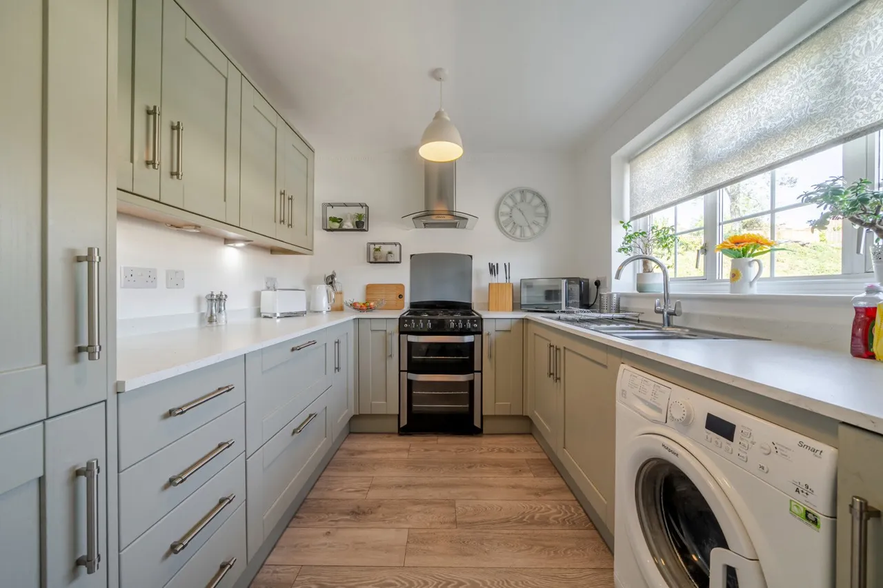Myrtle Close, DA8, photo 14