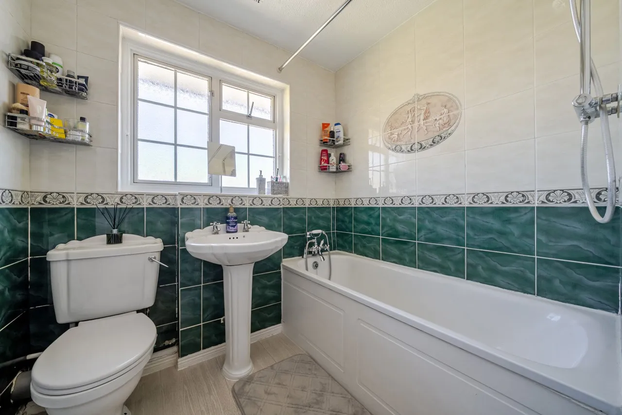 Myrtle Close, DA8, photo 18