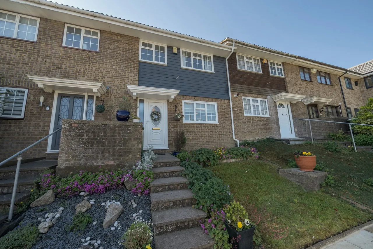 Myrtle Close, DA8, photo 13