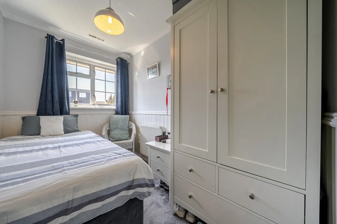 Myrtle Close, DA8, photo 17