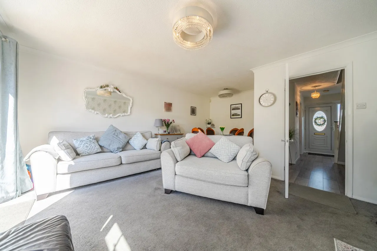 Myrtle Close, DA8, photo 15