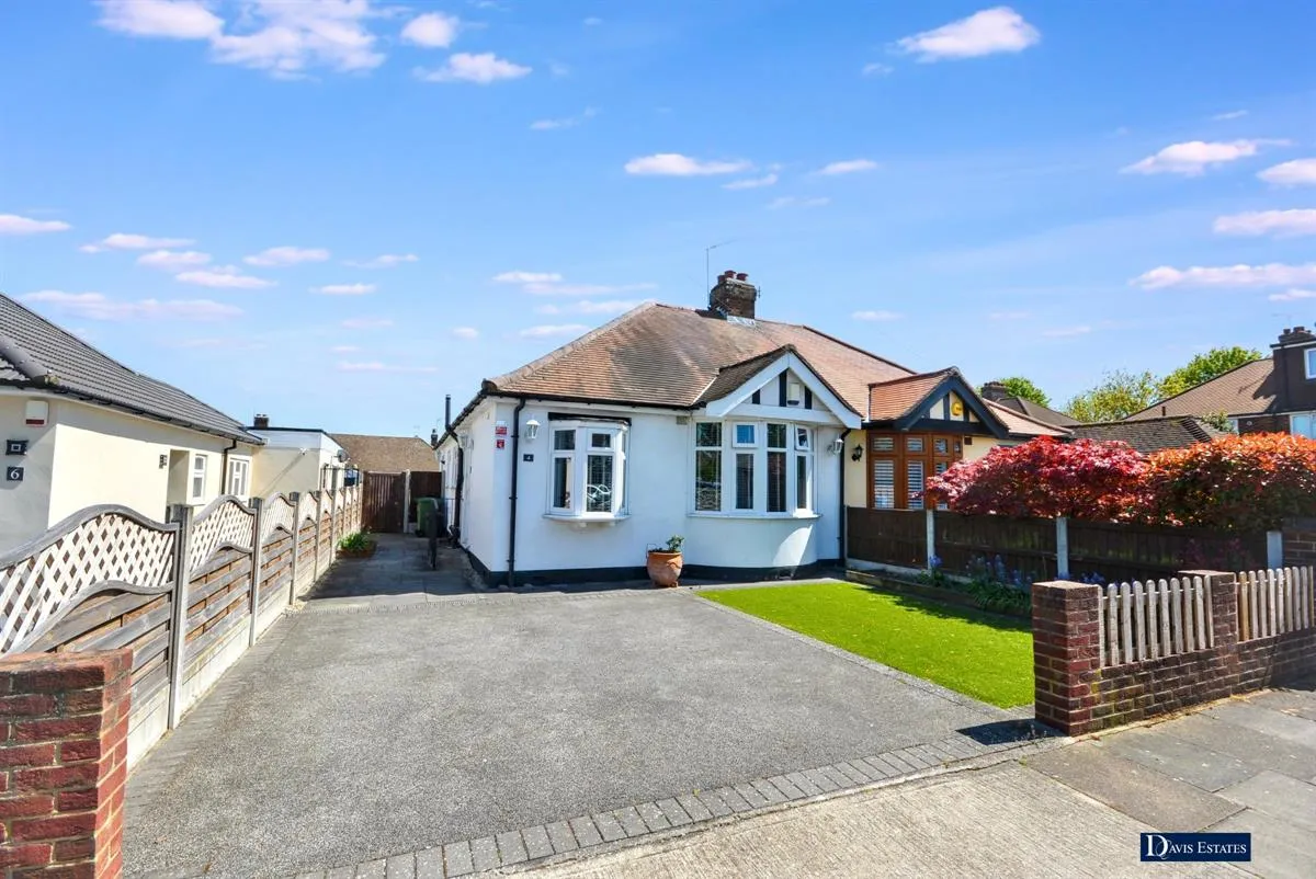 2 bed house for sale — St. Albans Avenue, Cranham, Upminster, RM14