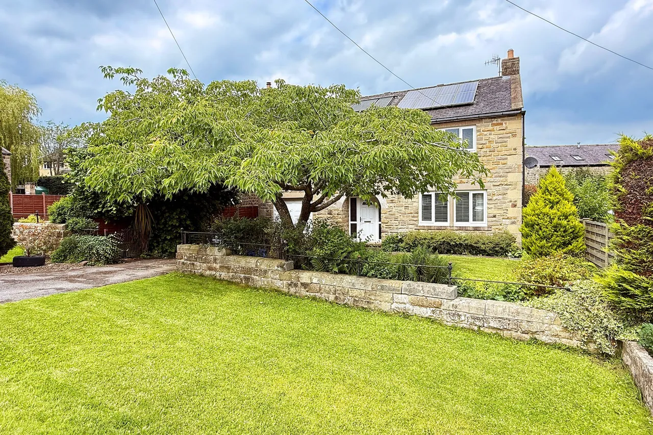 Lower Holly Villa Grange Road, Dacre Banks, HG3, photo 2
