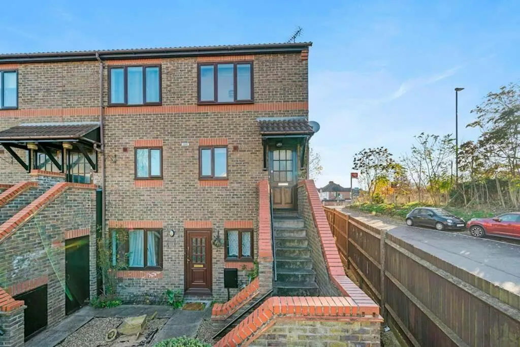 2 bed flat for sale — Downside Walk, Brentford, TW8