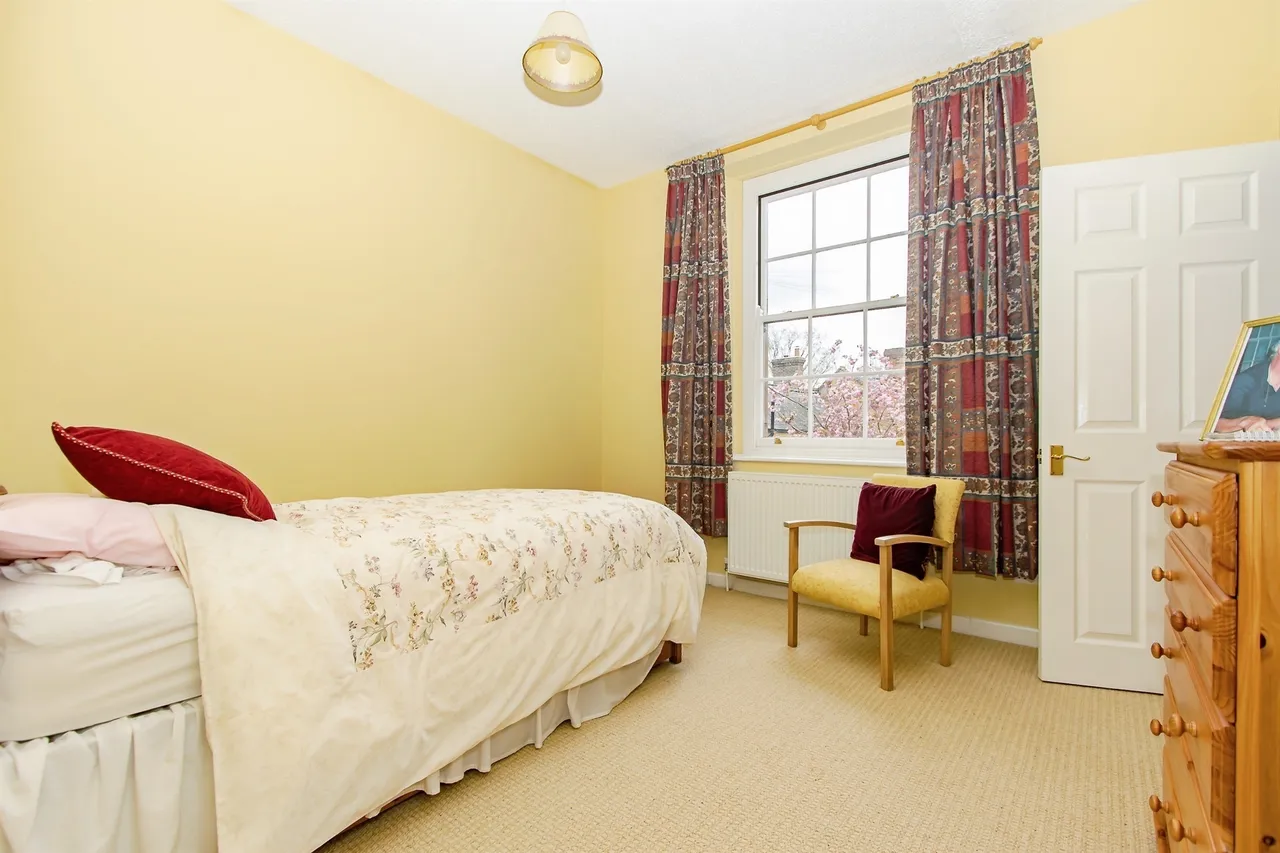 Glovers Close, Milborne Port, DT9, photo 4