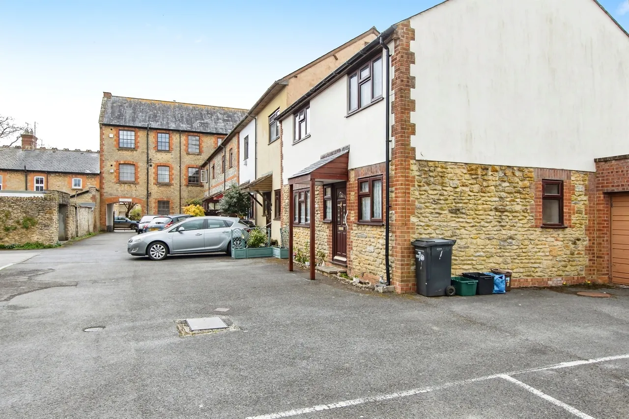 Glovers Close, Milborne Port, DT9, photo 12