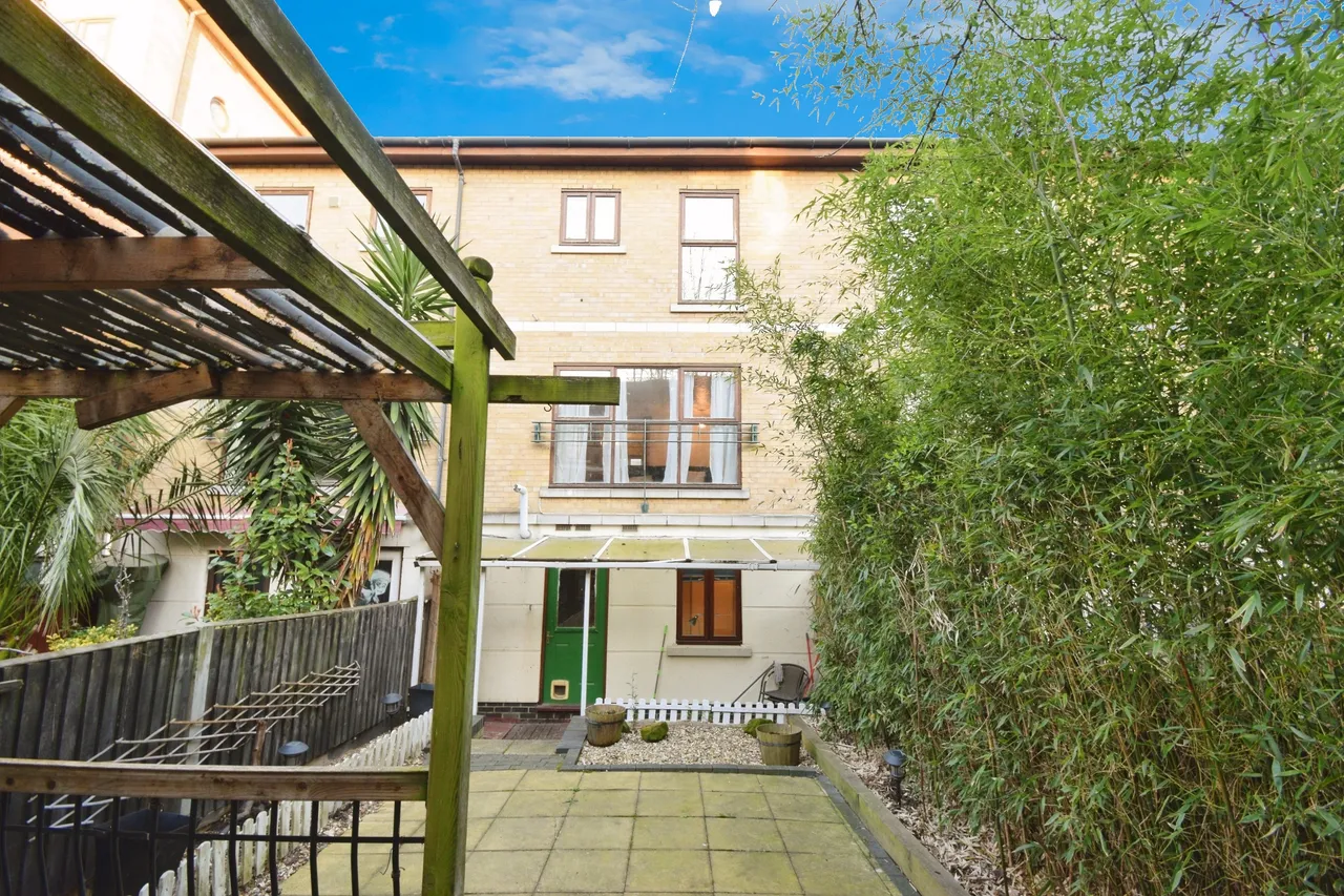 Hardy Avenue, London, E16, photo 2