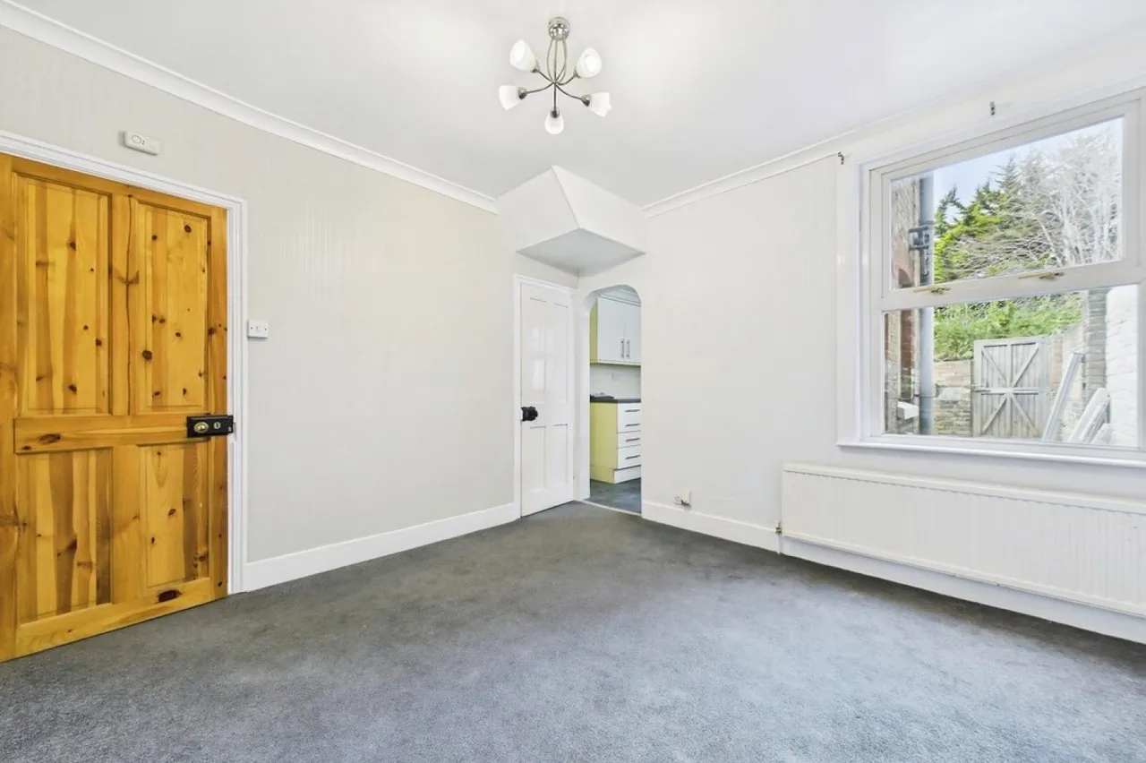 Nightingale Road, Dover, photo 11