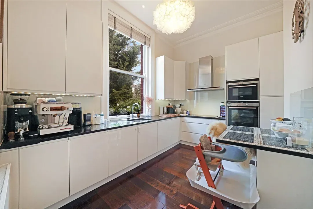 Finchley Road, Hampstead, London, NW3, photo 7