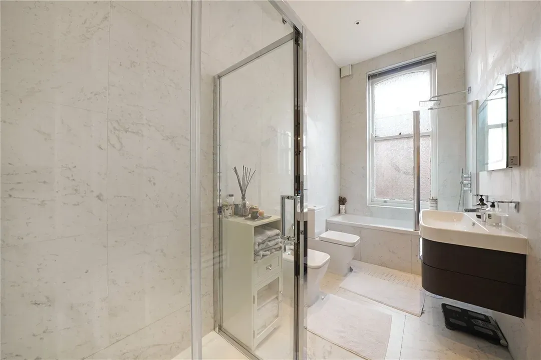 Finchley Road, Hampstead, London, NW3, photo 17