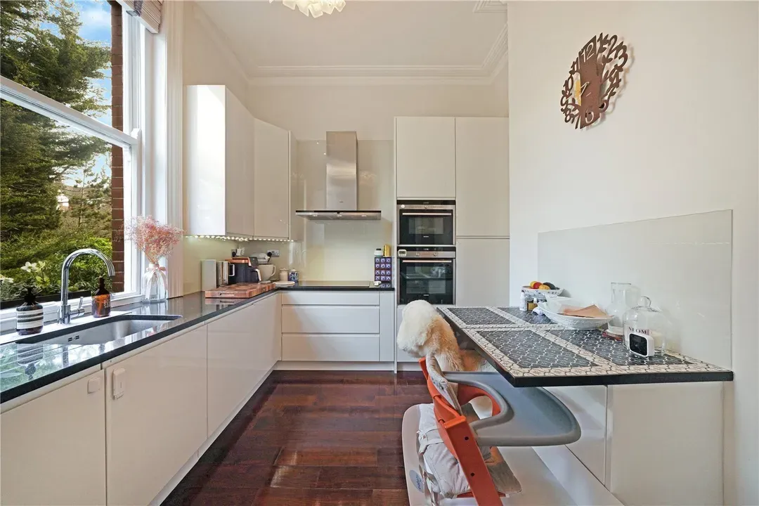 Finchley Road, Hampstead, London, NW3, photo 13