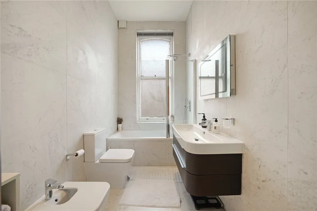 Finchley Road, Hampstead, London, NW3, photo 2
