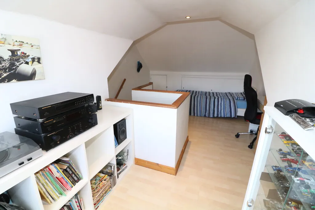 Middle Street, Brockham, RH3, photo 10