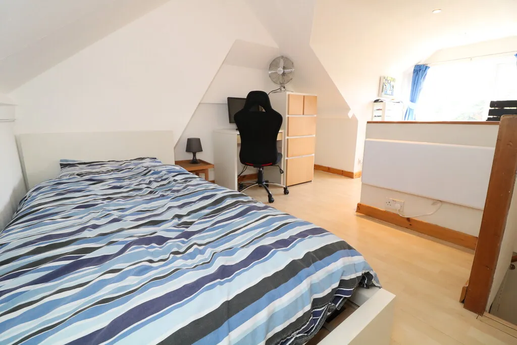 Middle Street, Brockham, RH3, photo 7