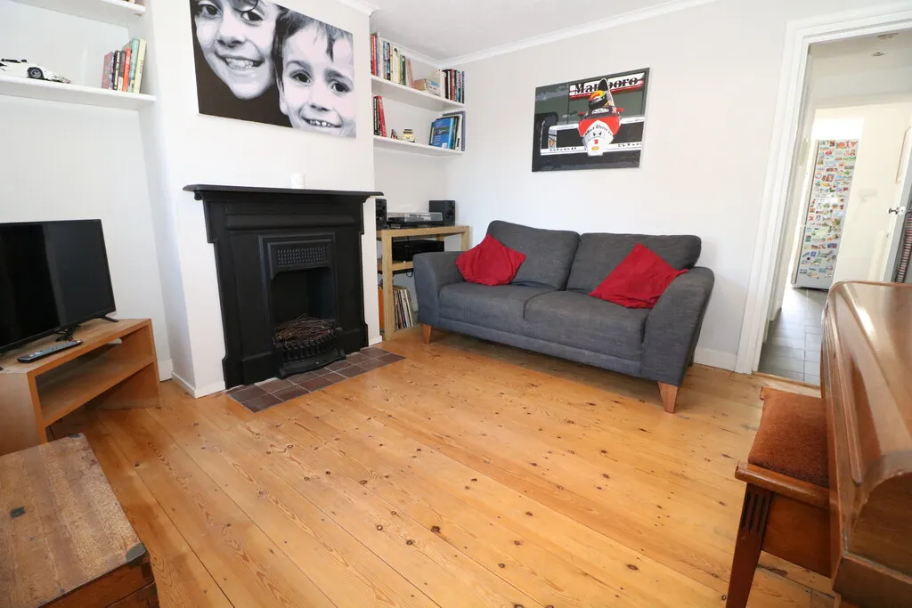 3 bed house to rent, Middle Street, Brockham, RH3