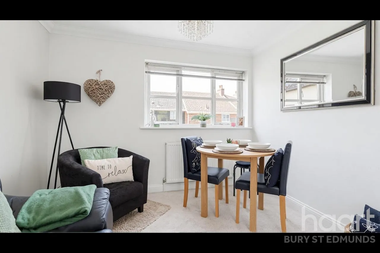 Coltsfoot Crescent, Bury St Edmunds, IP32, photo 3