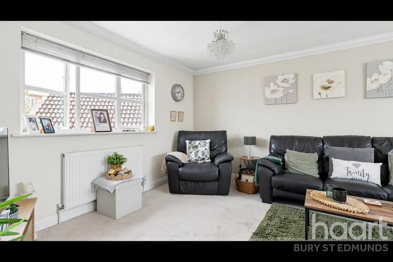 Coltsfoot Crescent, Bury St Edmunds, IP32, photo 4