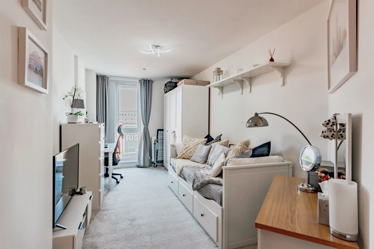 Marketfield Way, Redhill, RH1, photo 13
