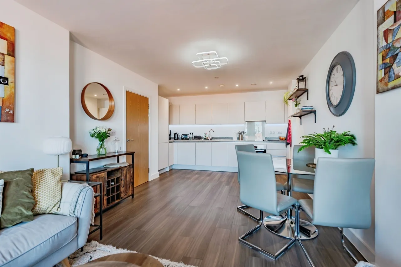 Marketfield Way, Redhill, RH1, photo 8