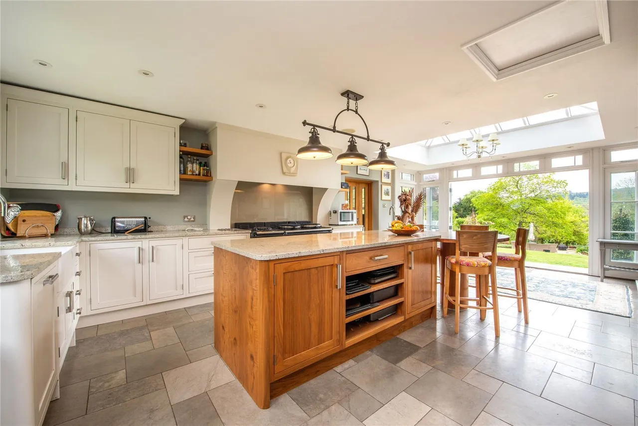 Fredley Park, Mickleham, RH5, photo 3