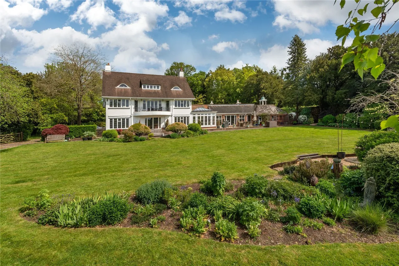 5 bed property for sale, Fredley Park, Mickleham, RH5