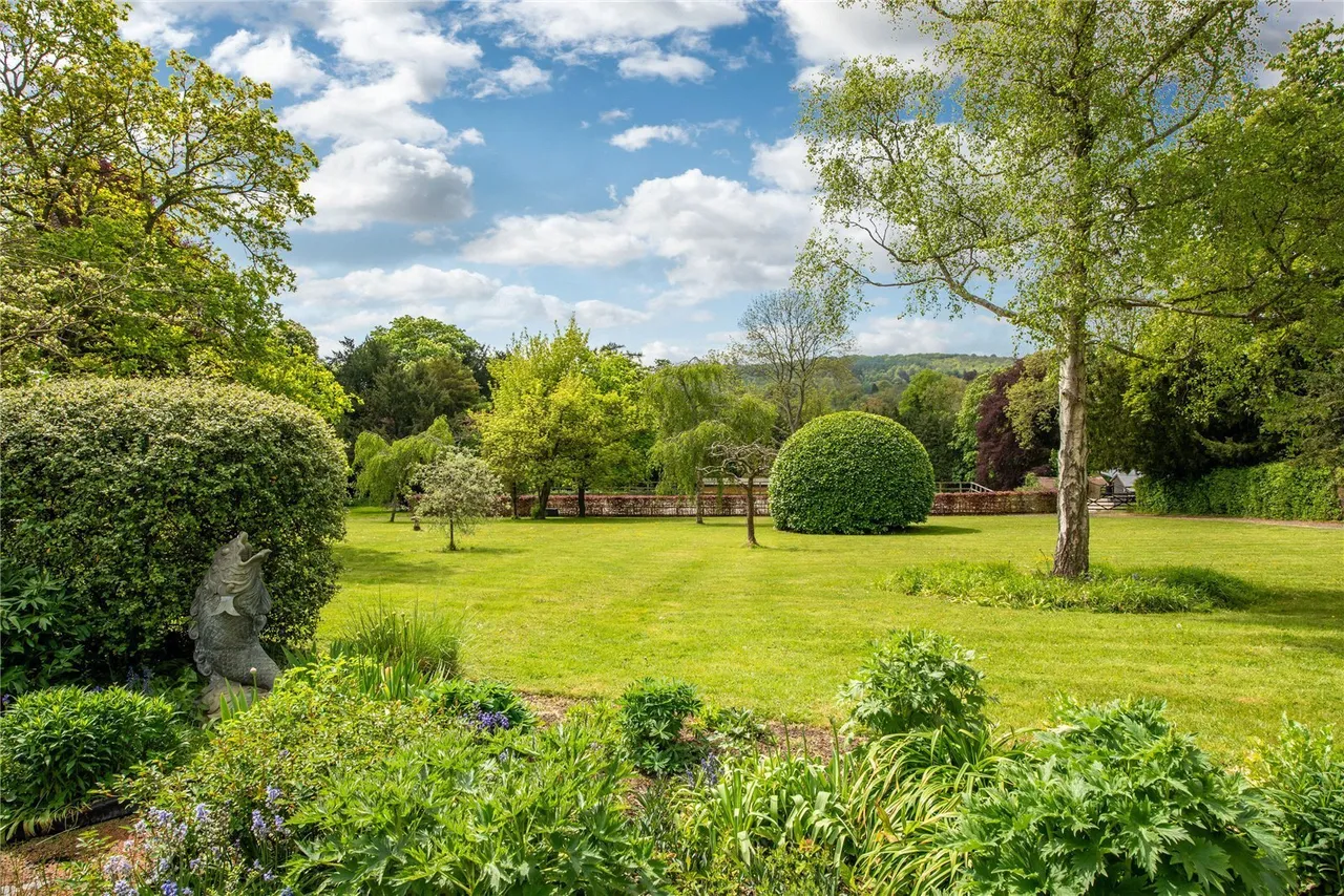 Fredley Park, Mickleham, RH5, photo 4