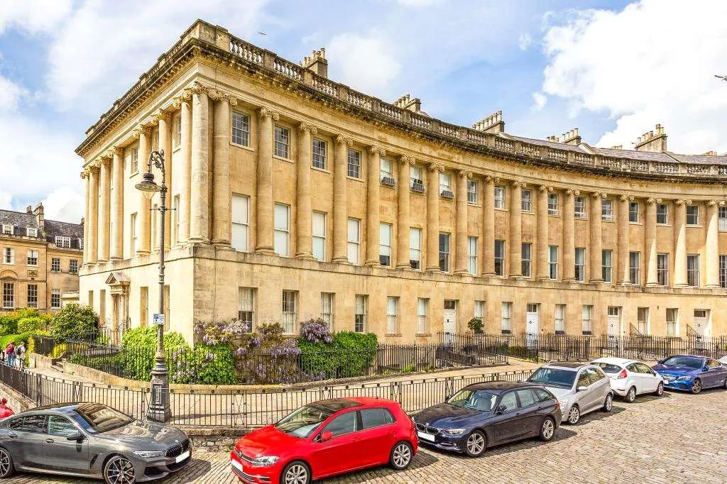 1 bed flat for sale — Royal Crescent, Bath, BA1 2LT