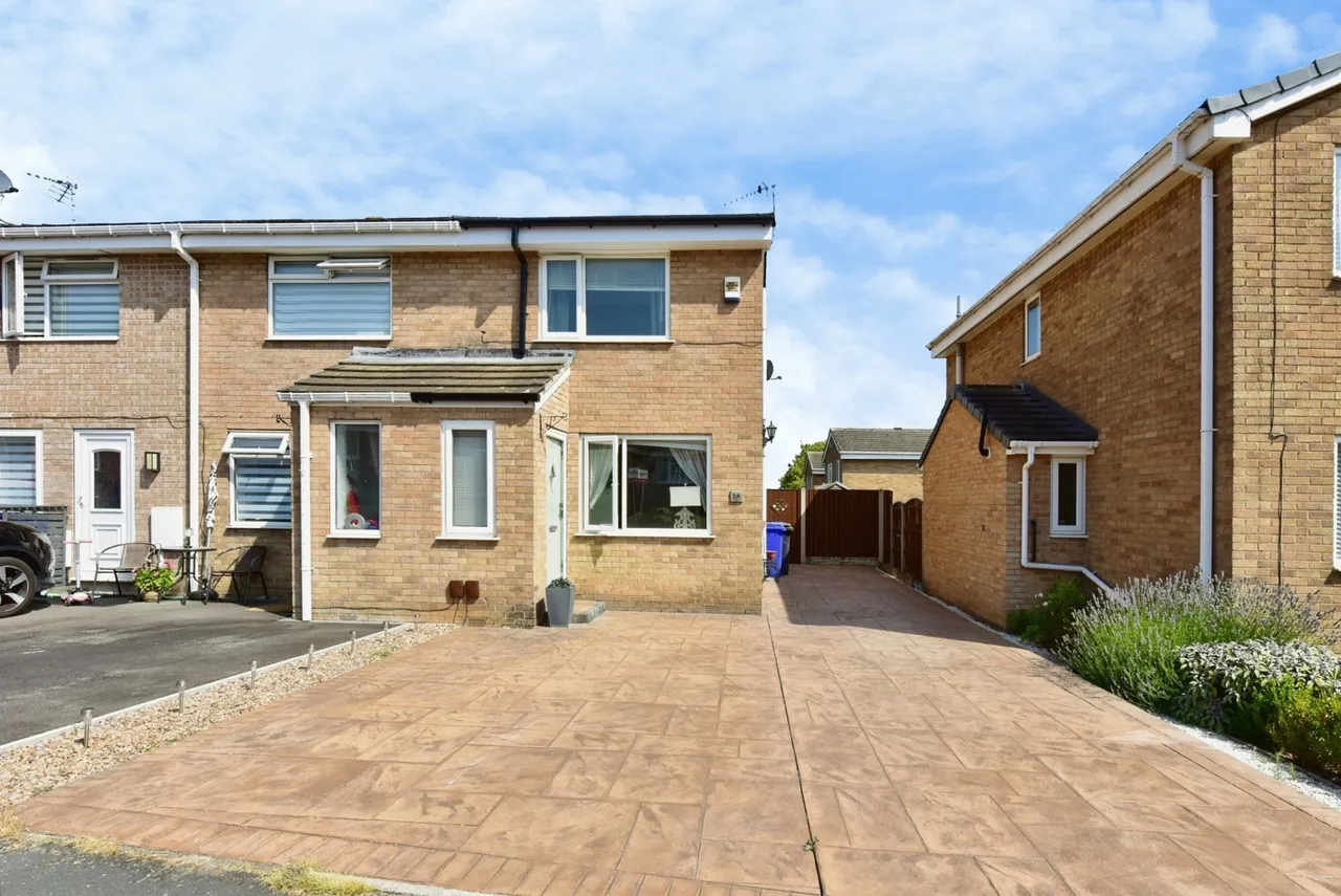 2 bed house for sale — Welbury Gardens, Halfway, Sheffield, South Yorkshire, S20