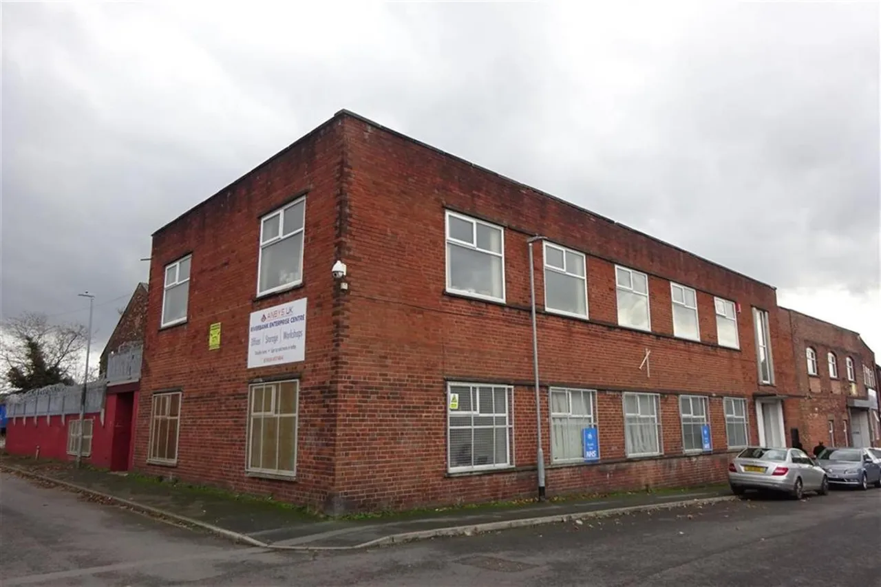 accommodation to rent — Scout Hill Road, Dewsbury, WF13 3RQ