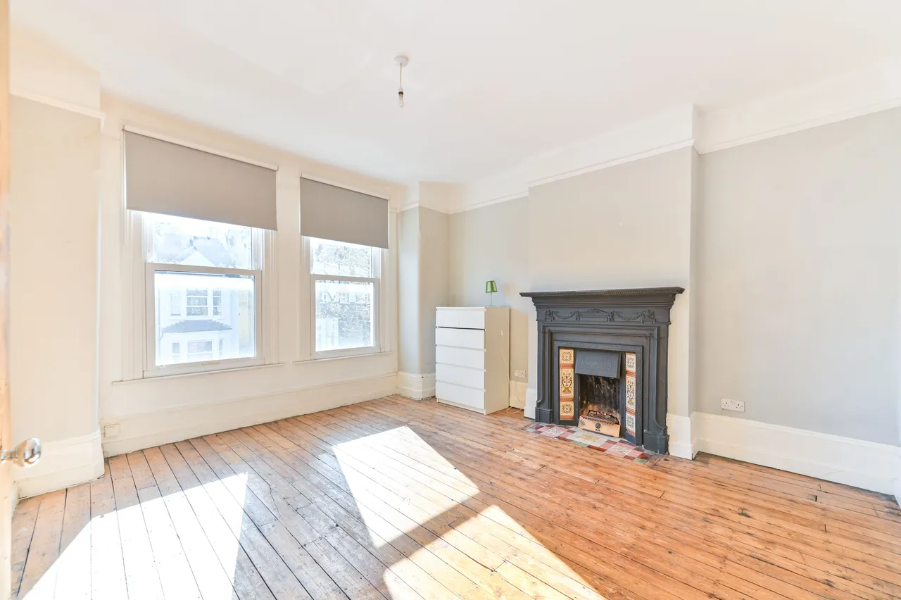 3 bed flat for sale — 6b Cranhurst Road, London