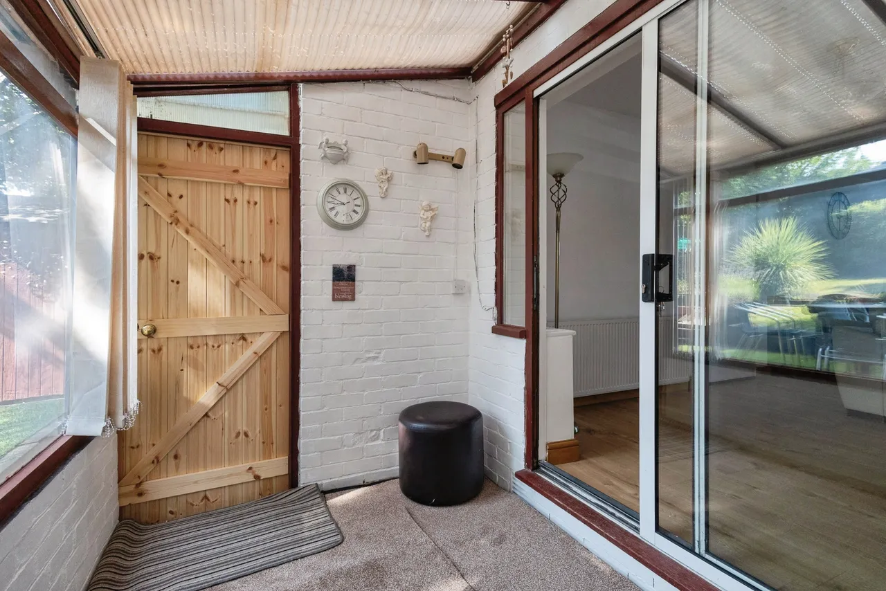 Silverstone Drive, Manchester, M40, photo 7